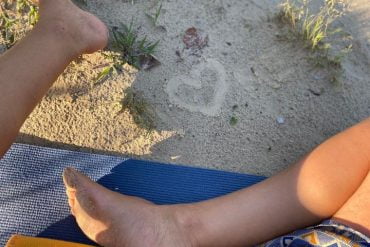 Barvanje las z naravnimi barvami; Khadi vs. Etnobotanika