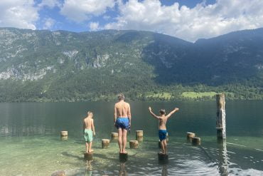 Prvič z družino na dvatisočaka: Roblekov dom in Veliki vrh na Begunjščici